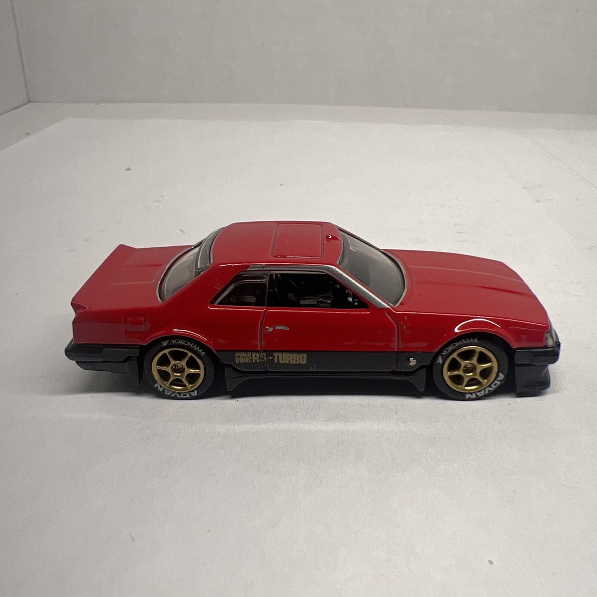 Hot Wheels 1:64 Red 1982 NISSAN SKYLINE R30 Custom with Real Riders