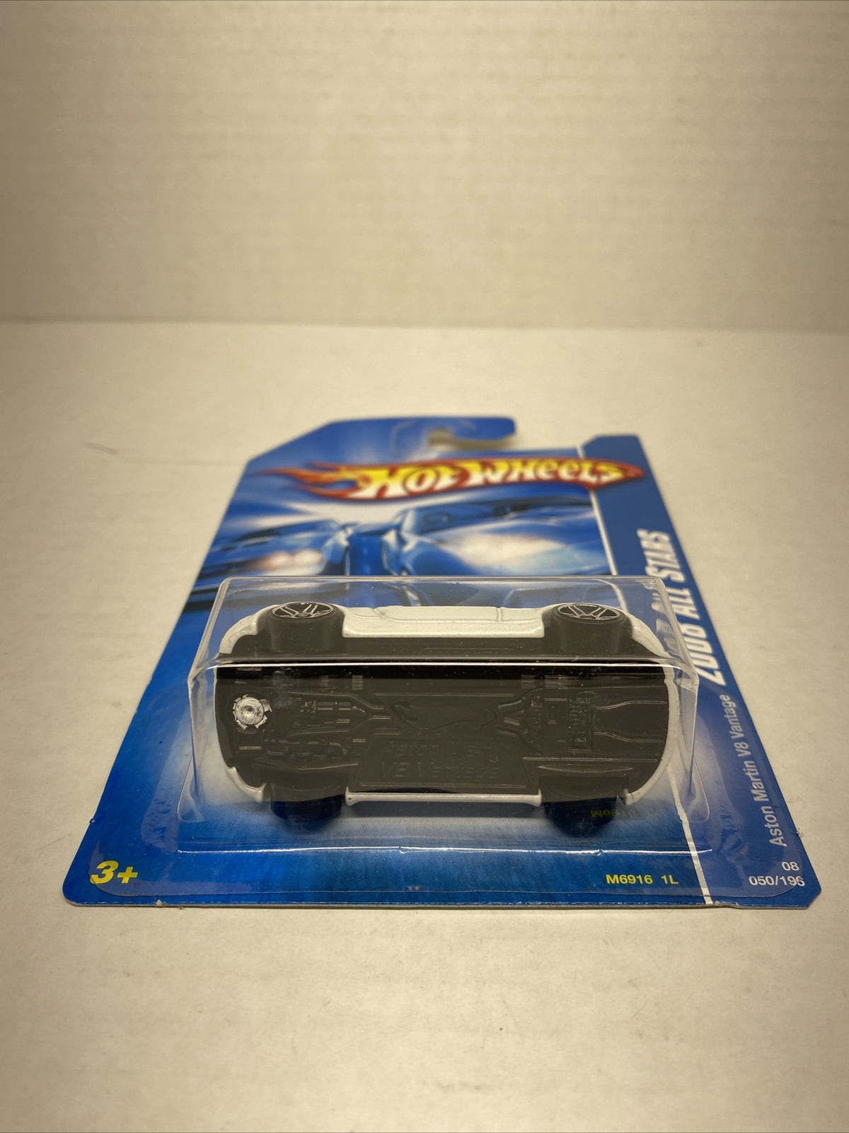 Hot Wheels ~ 2008 ALL STARS ~ ASTON MARTIN V8 VANTAGE~ #050/196~White ~New~ NM+