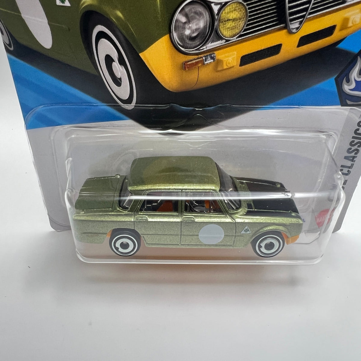 Hot Wheels Alfa Romeo Giulia TI Super Green 218/250 Cool Classics 4/10