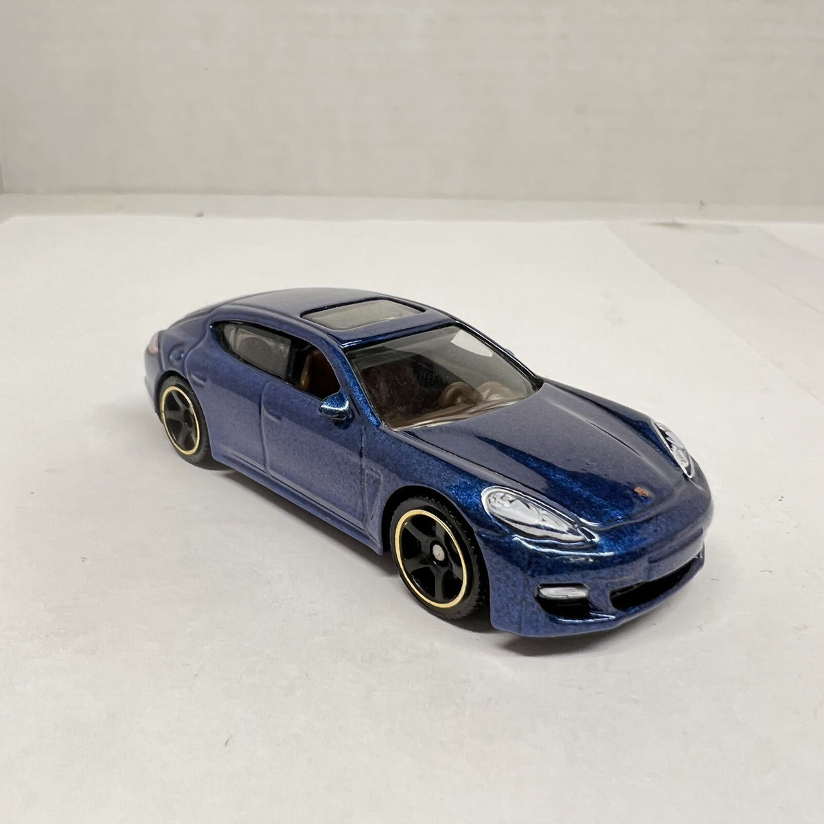 Matchbox  PORSCHE PANAMERA    Blue metallic paint