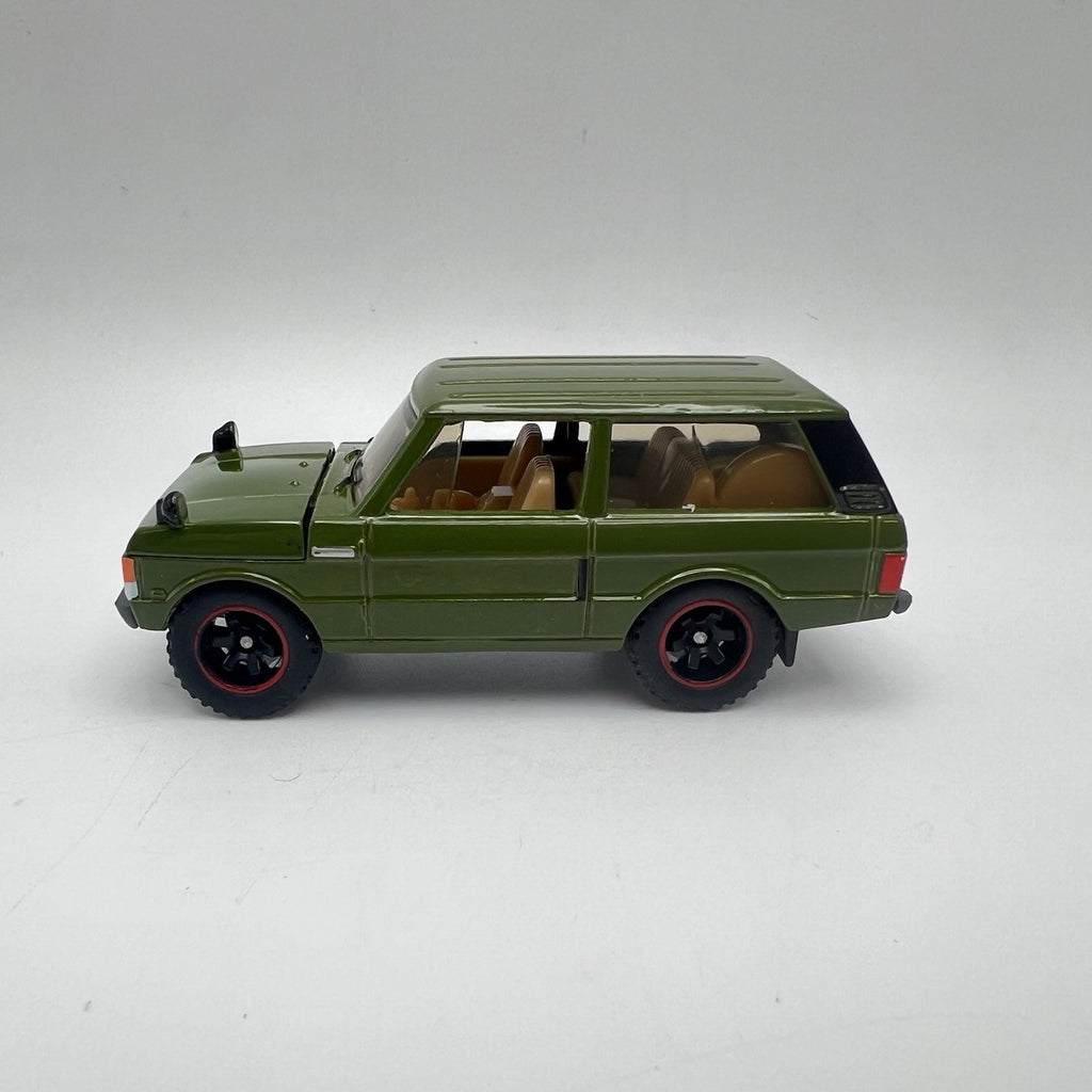 1975 LAND ROVER RANGE ROVER Diorama Collectible Model Truck 1:64 W/ Real Riders