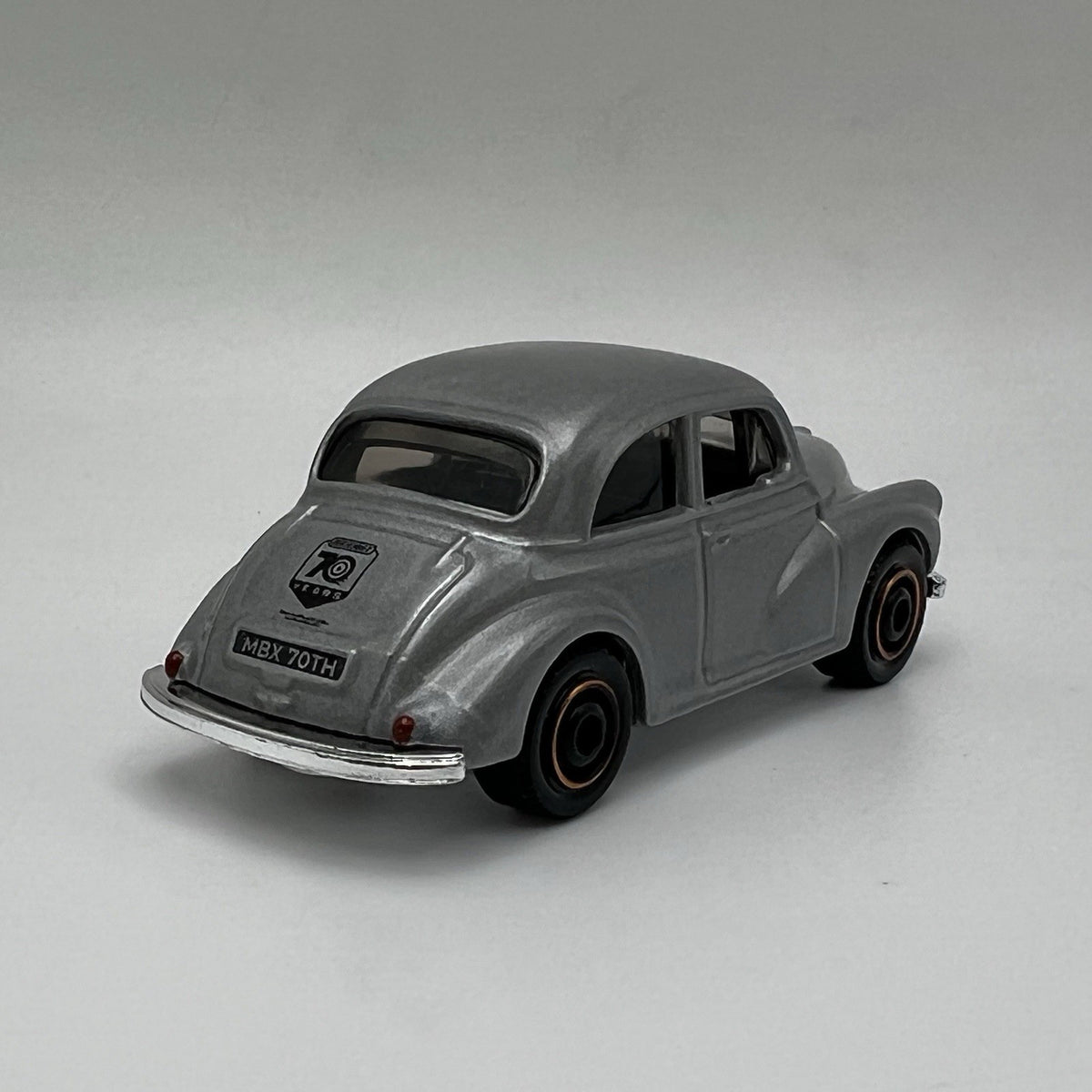 MORRIS MINOR SALOON 2 TWO DOOR 1:64 SCALE COLLECTIBLE DIORAMA DIECAST MODEL CAR