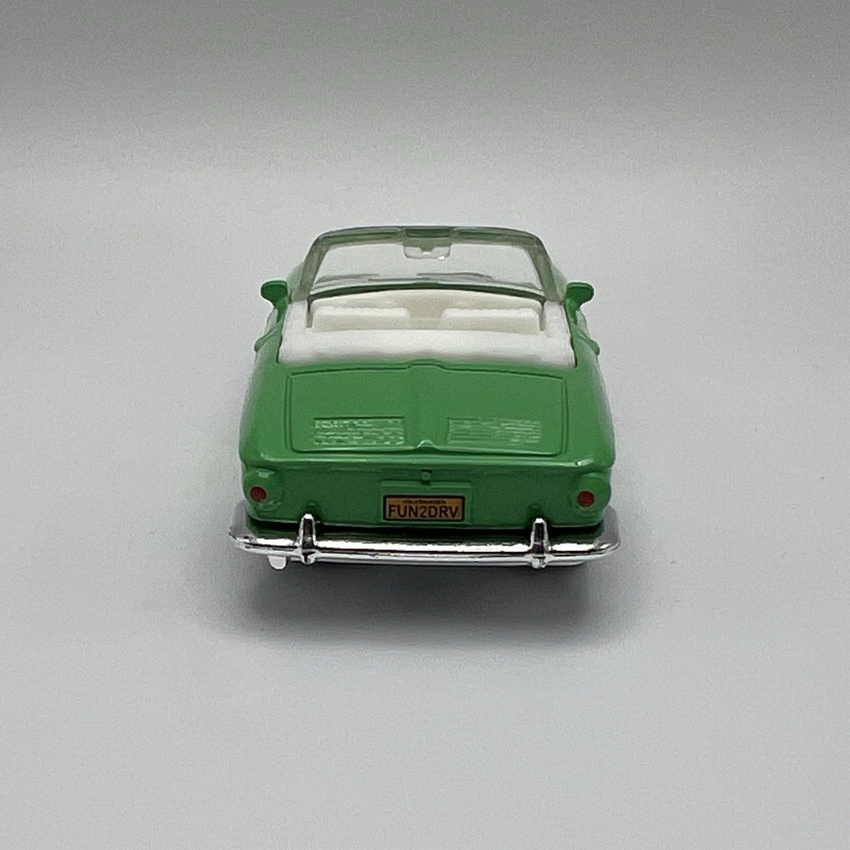 1966 66 Volkswagen Karmann Ghia Type 34 Collectible 1/64 Scale Diecast Model