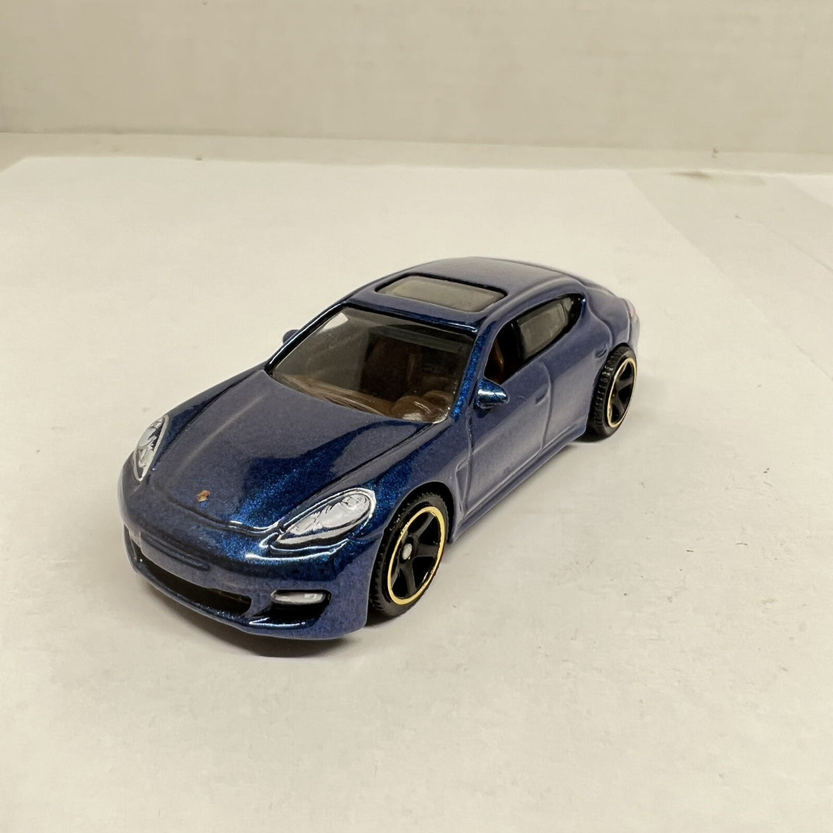 Matchbox  PORSCHE PANAMERA    Blue metallic paint