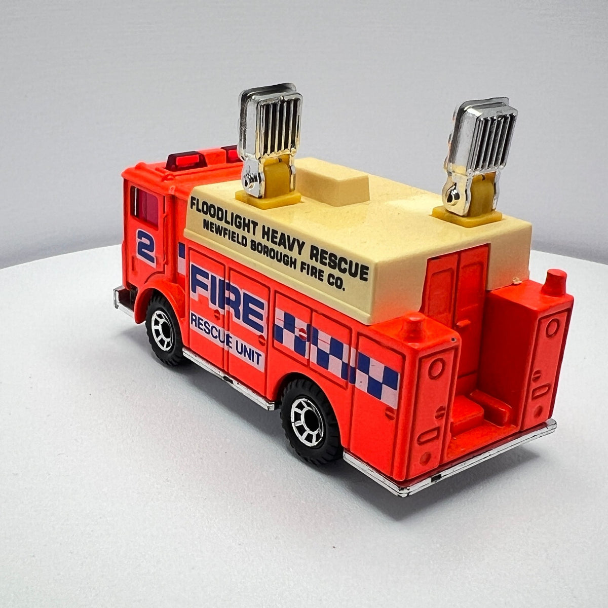 Matchbox Mack Auxiliary Power Truck Orange Red Floodlight LOOSE