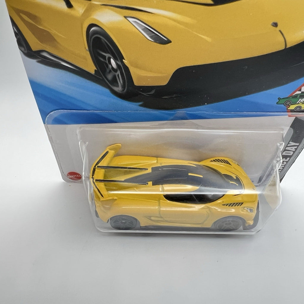Hot Wheels Koenigsegg Jesko Yellow HW Race Day #125 NEW 2025