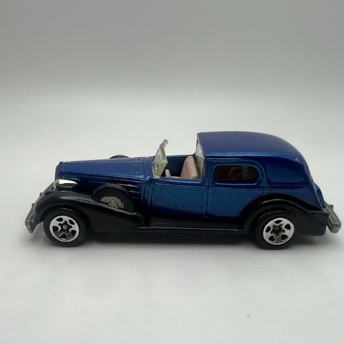 1935 35 Cadillac Series 355 Collectible 1/64 Scale Diecast Diorama Model