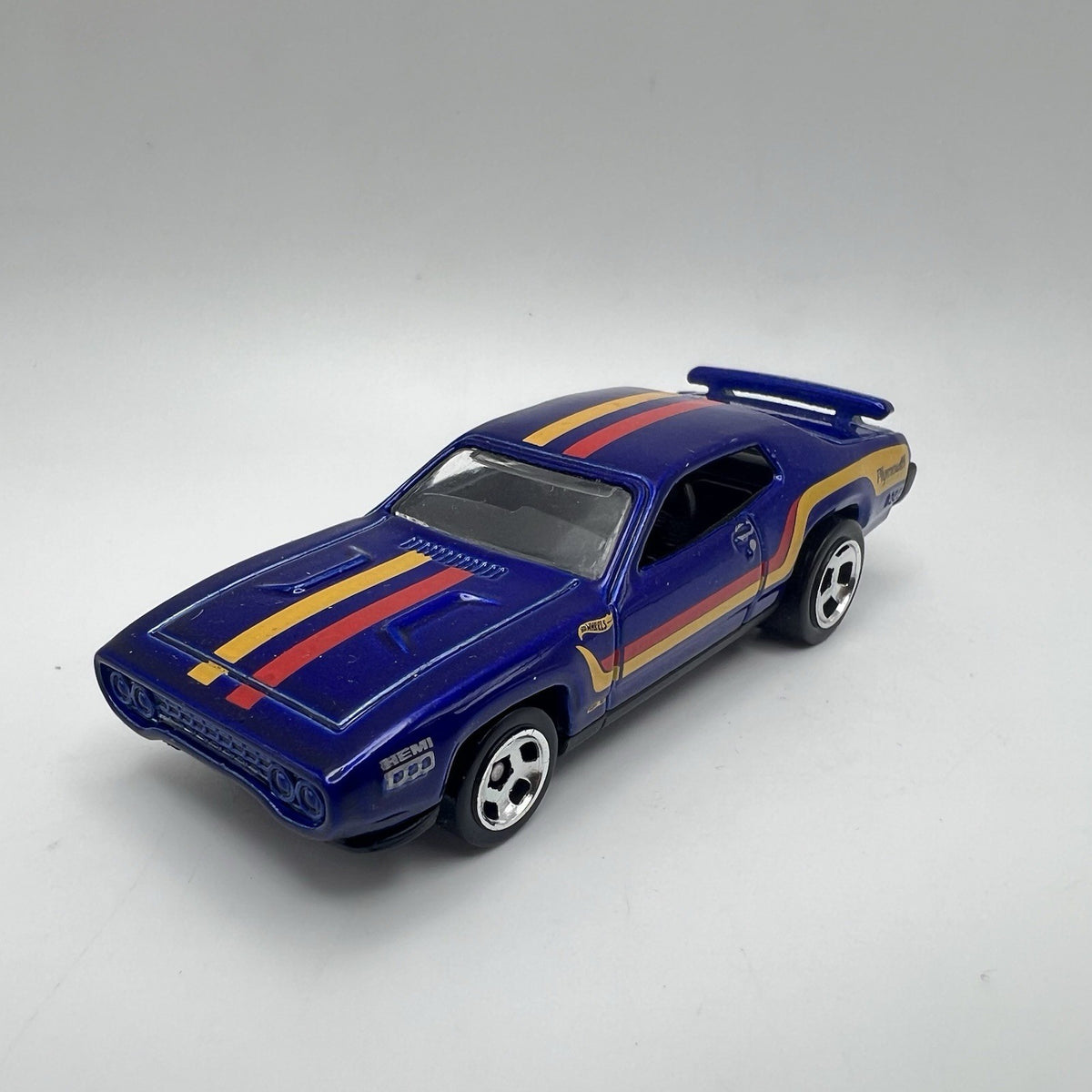 1971 71 Plymouth Road Runner Collectible 1/64 Scale Diecast Diorama Model