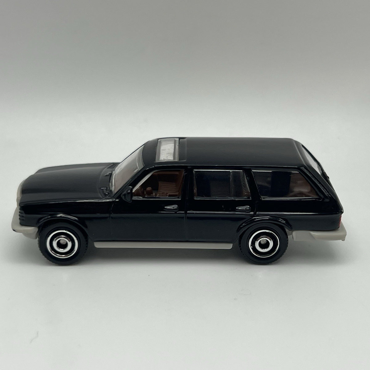 2022 Matchbox MBX Power Grabs Black '80 Mercedes-Benz W123 Wagon 1/64 Loose