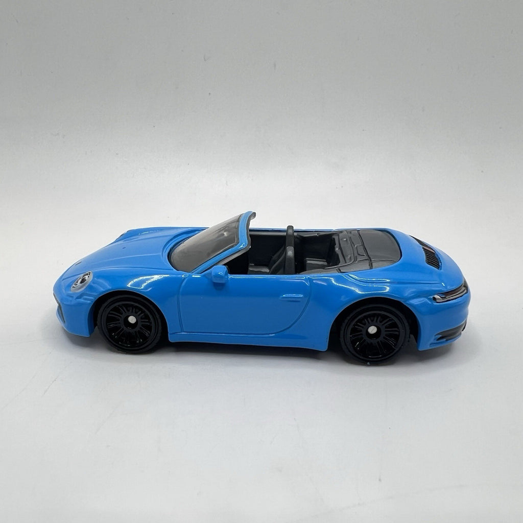 PORSCHE 911 CARRERA CABRIOLET Diorama Collectible DieCast Model Car 1:64 LOOSE