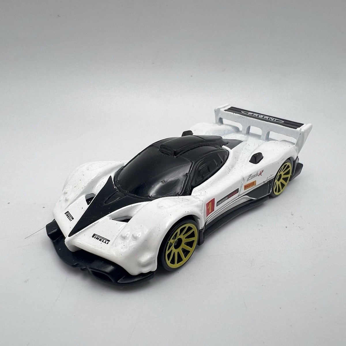 2009-2011 Pagani Zonda R Collectible 1/64 Scale Diecast Diorama Model