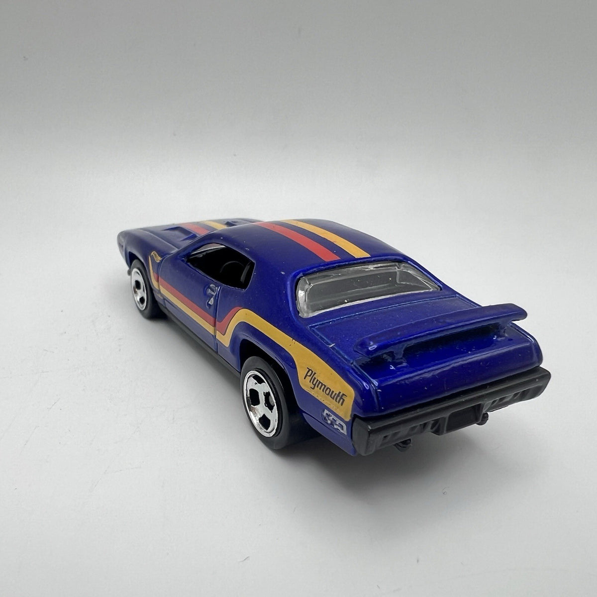 1971 71 Plymouth Road Runner Collectible 1/64 Scale Diecast Diorama Model