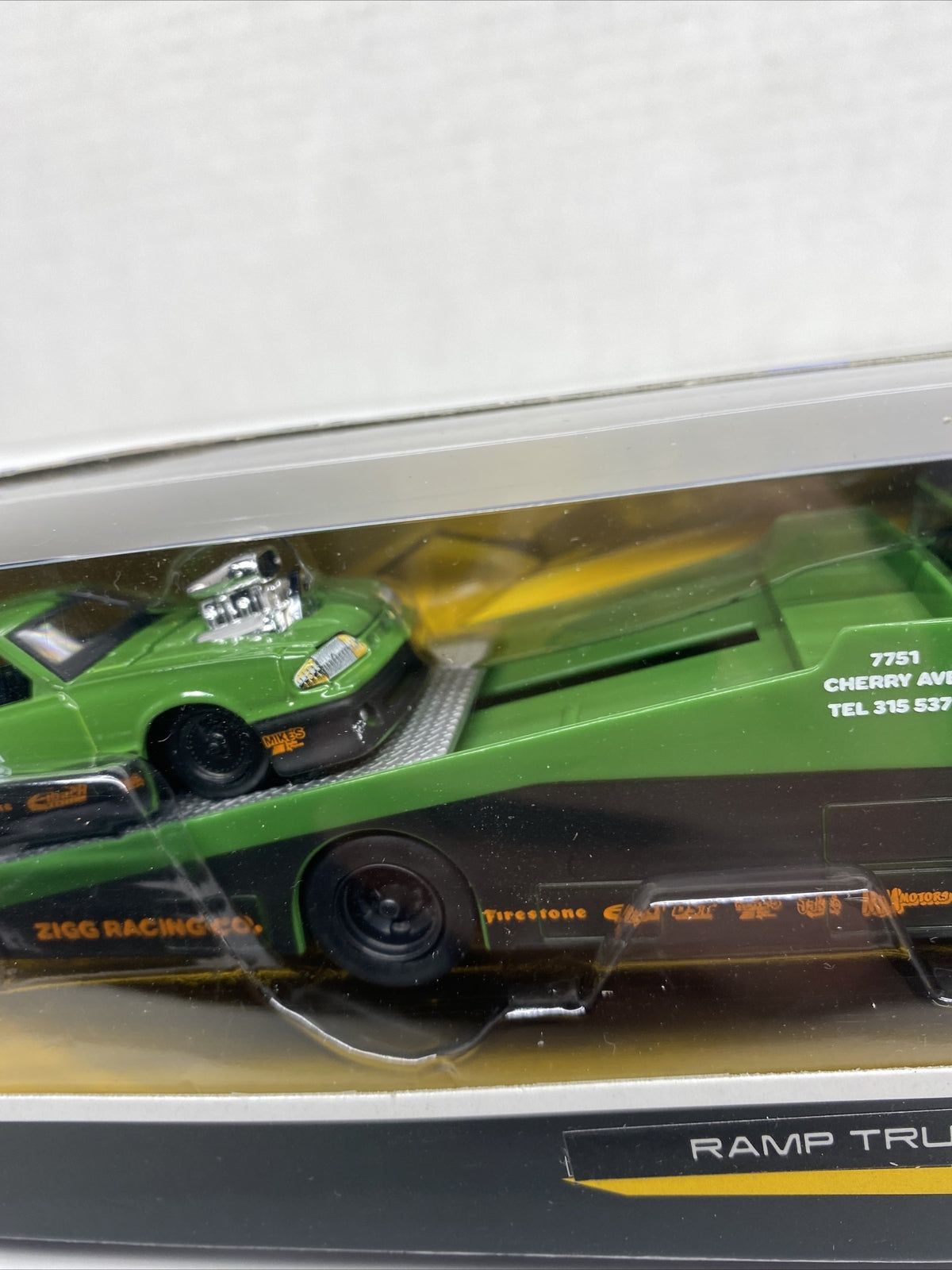 MAISTO DESIGN 1/64 ELITE TRANSPORT 1993 FORD SVT COBRA FOX BODY W/ Ramp Truck
