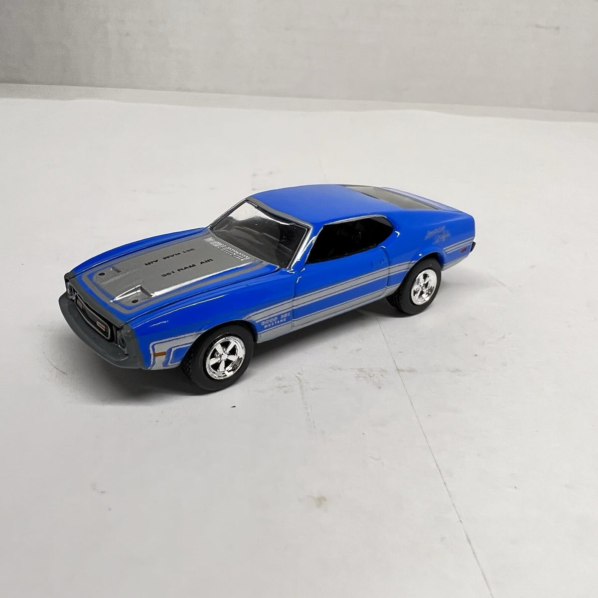 MotorMax 1/64 Die Cast 1971 Mustang Boss 351 American Graffiti Series II