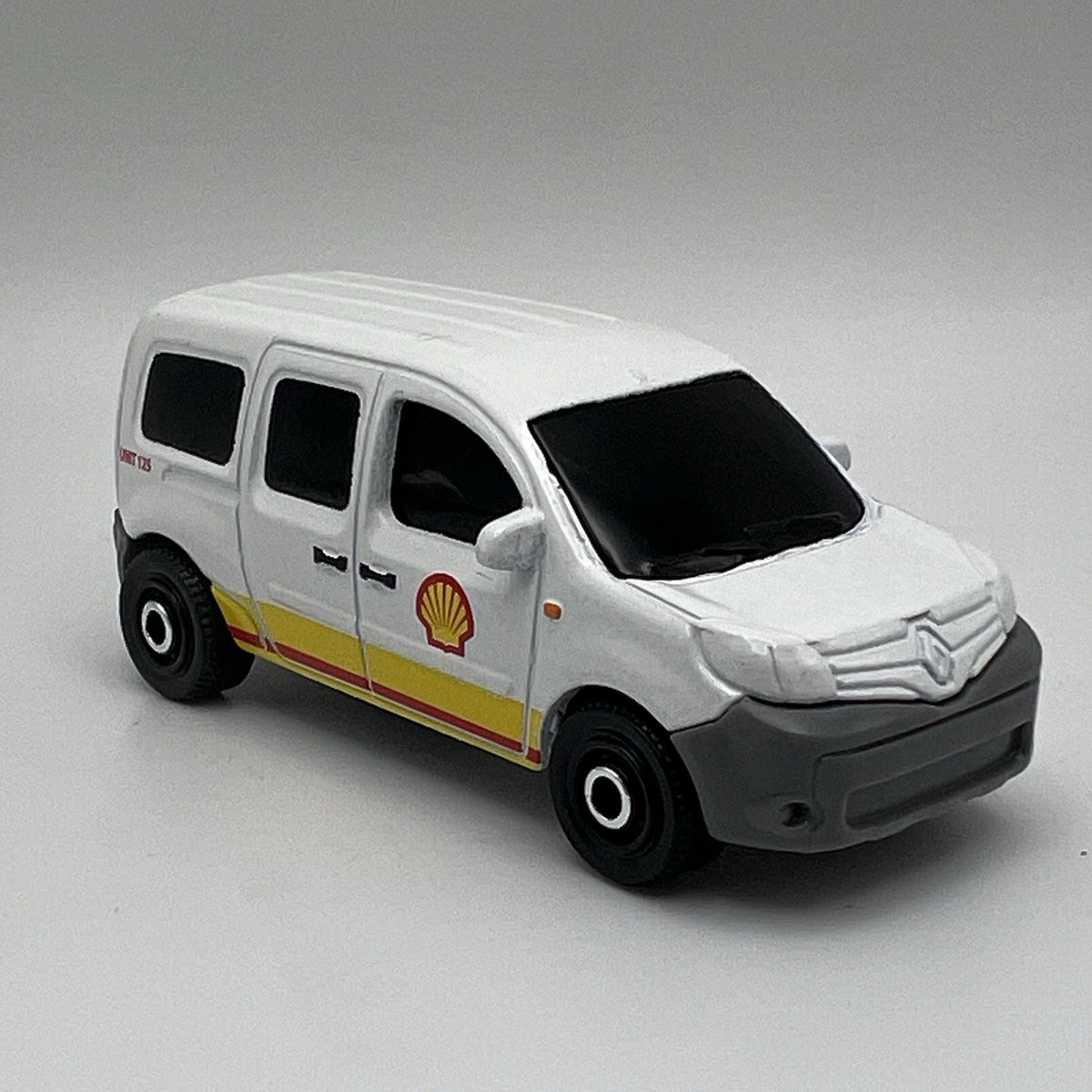 2018 18 Renault Kangoo Express Collectible 1/64 Scale Diecast Diorama Model