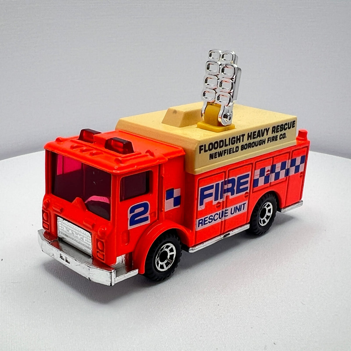 Matchbox Mack Auxiliary Power Truck Orange Red Floodlight LOOSE