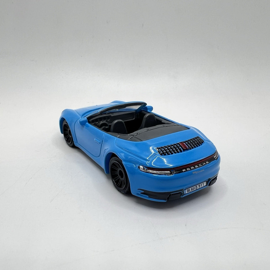 PORSCHE 911 CARRERA CABRIOLET Diorama Collectible DieCast Model Car 1:64 LOOSE