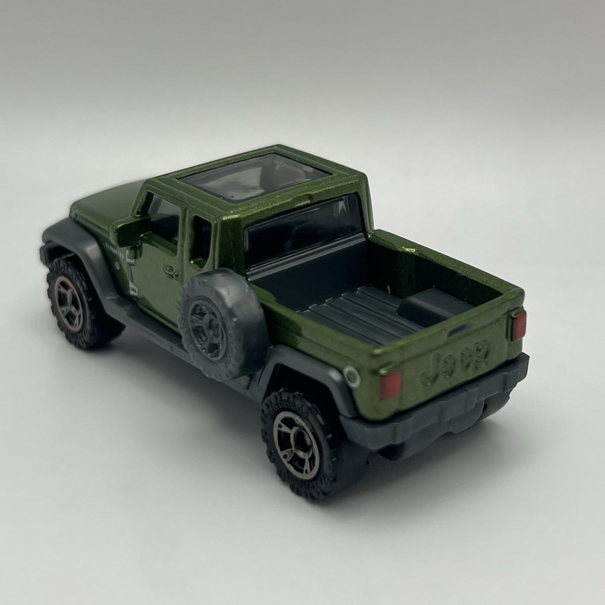 2017 17 Jeep Gladiator Collectible 1/64 Scale Diecast Diorama Model
