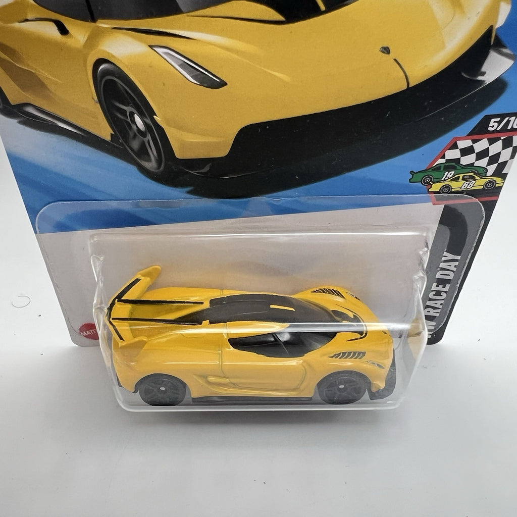 Hot Wheels Koenigsegg Jesko Yellow HW Race Day #125 NEW 2025