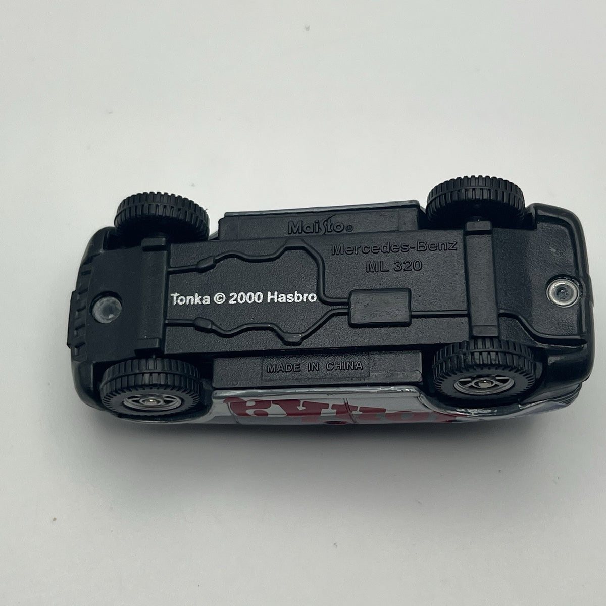1998-2005 Mercedes ML 320 Collectible 1/64 Scale Diecast Diorama Model