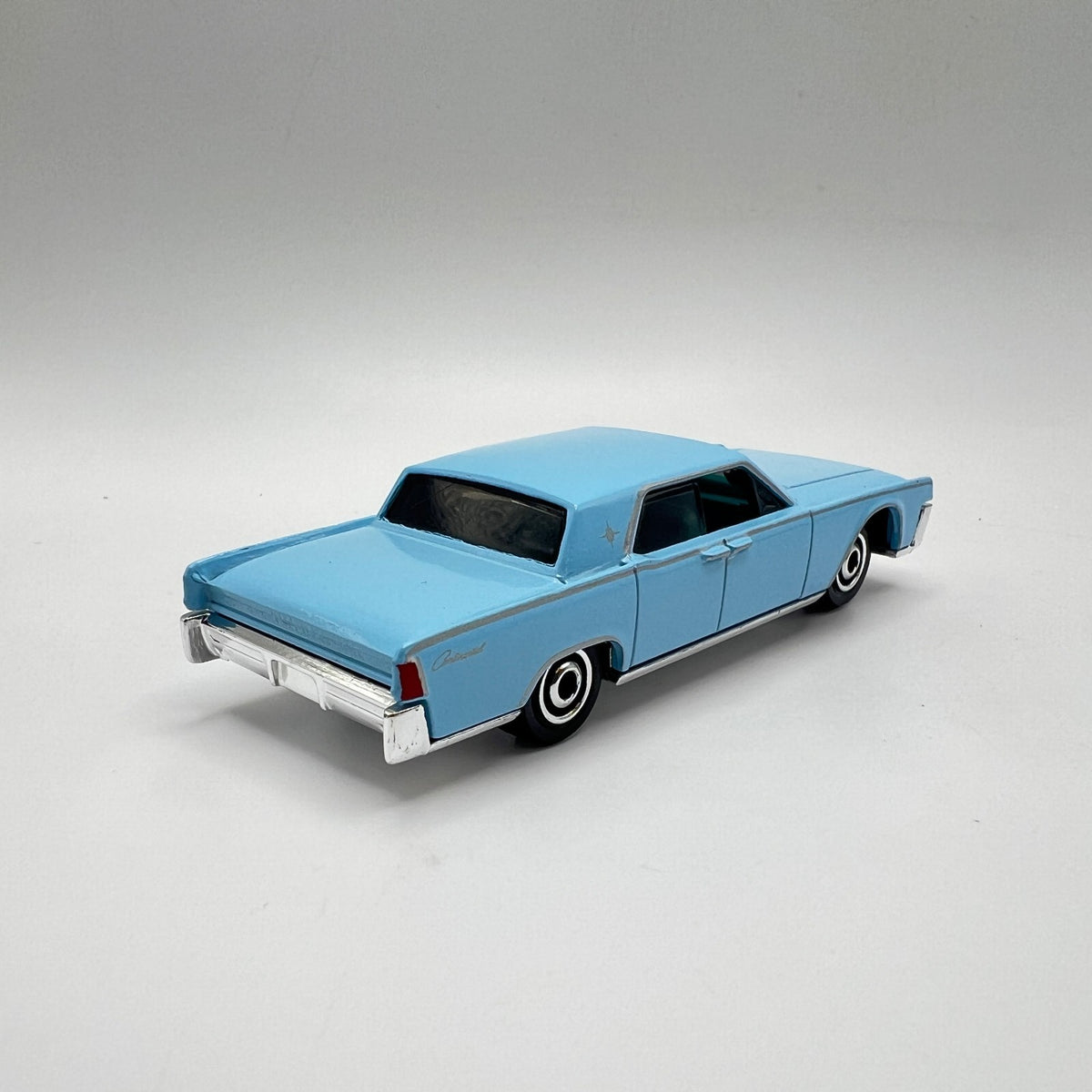 Matchbox 1964 Lincoln Continental Light Blue LOOSE 1/64
