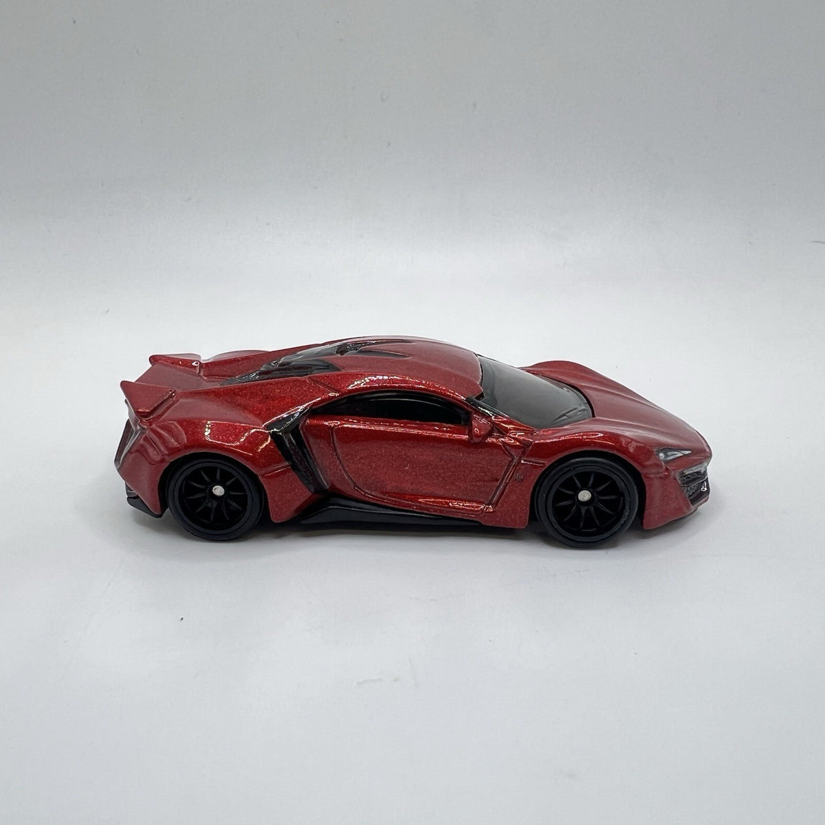 Hot Wheels W Motors Lykan HyperSport Red Fast & Furious Premium Real Riders
