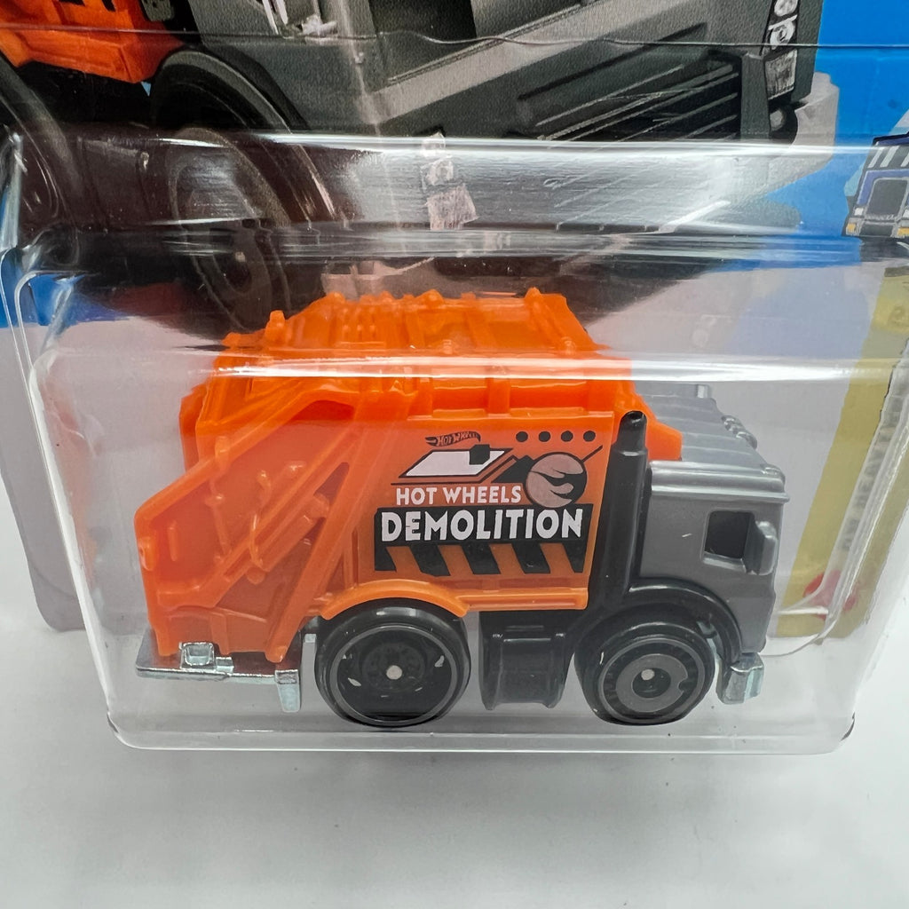 Hot Wheels Total Disposal Orange Garbage Truck Diecast 1:64 New On Card