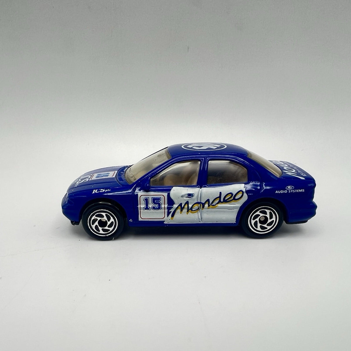 Matchbox 1995 Ford Mondeo #40 Blue Race Car Vintage Die Cast Super Fast Series