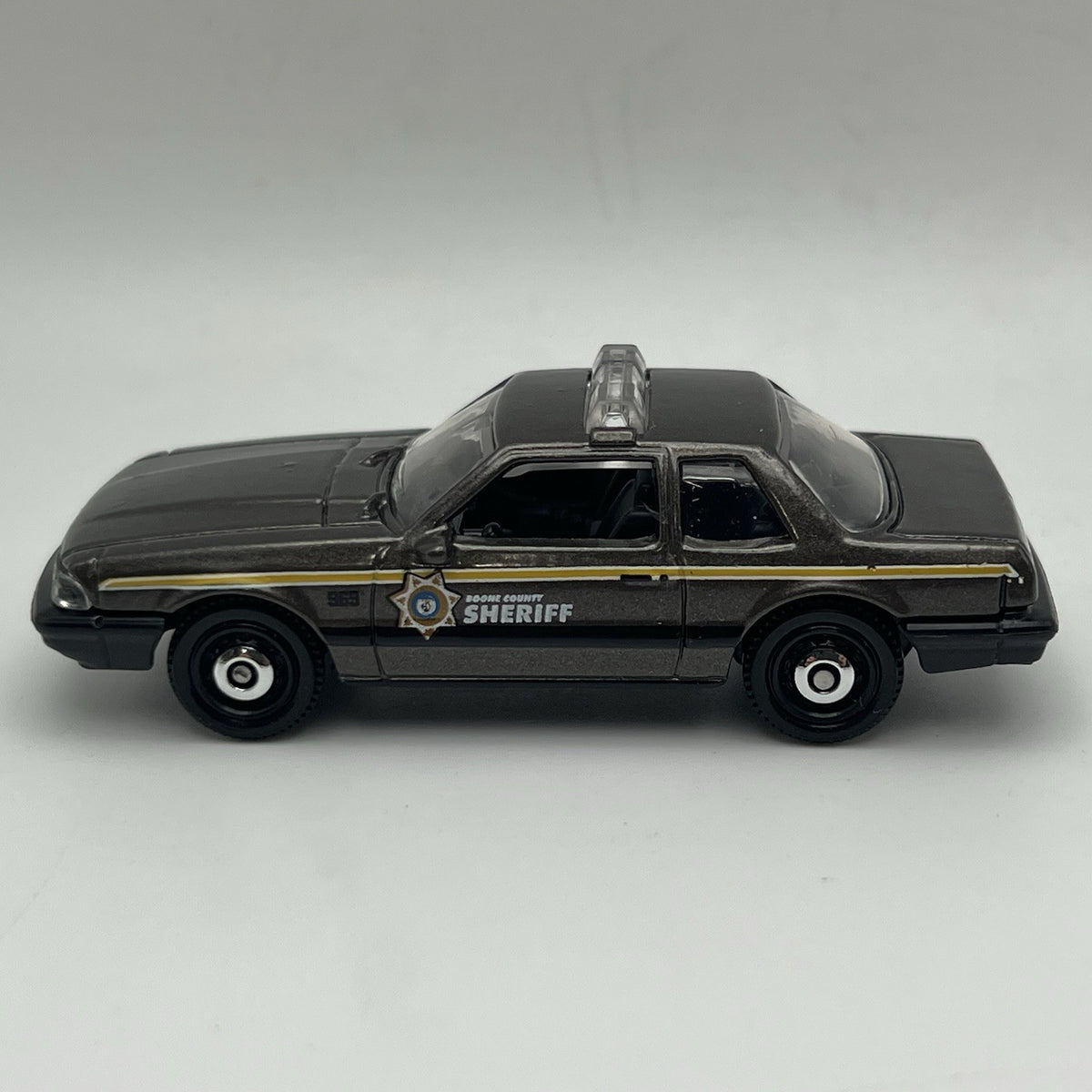 1993 93 Ford Mustang LX SSP Fox Collectible 1/64 Scale Diecast Diorama Model