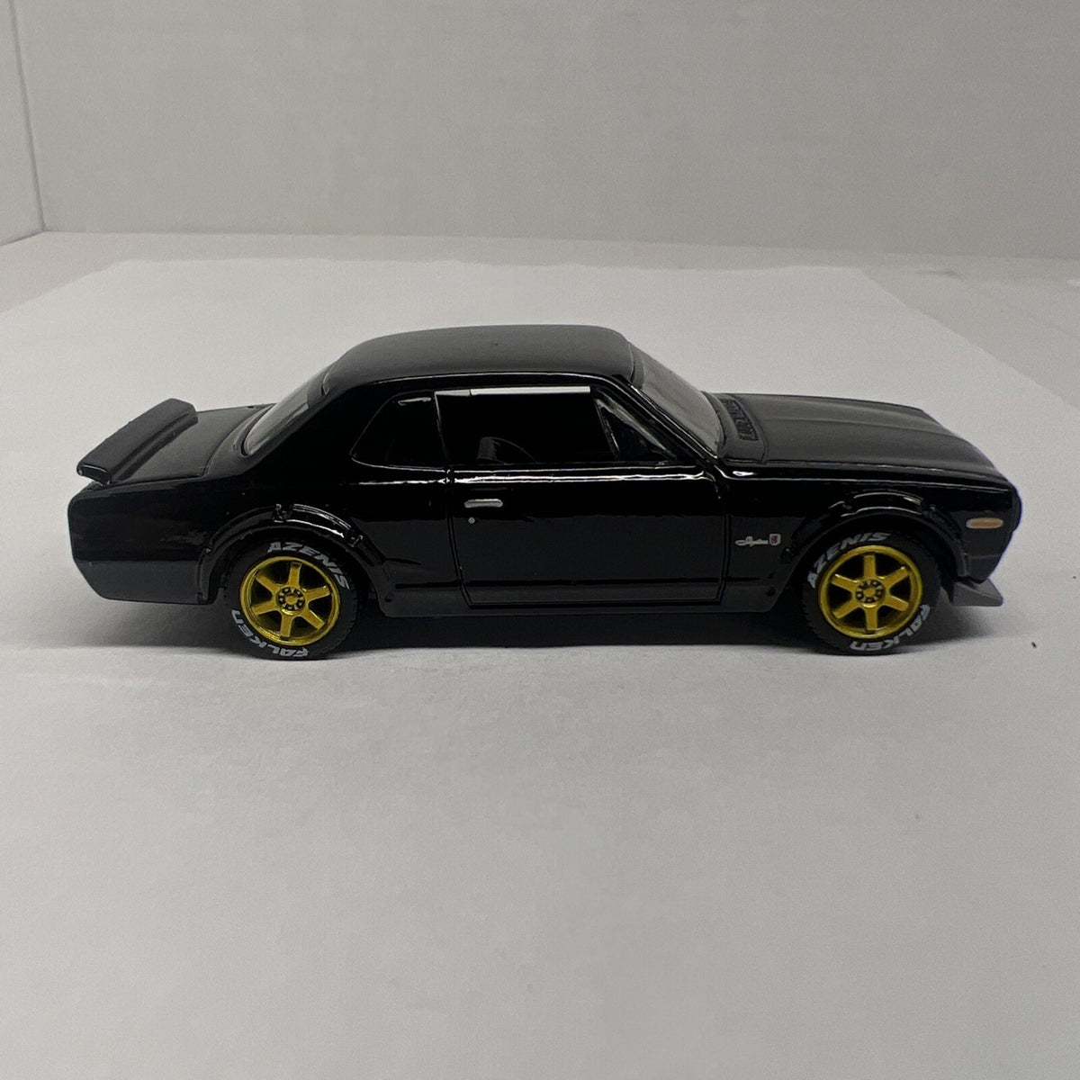 2014 HOT WHEELS NISSAN SKYLINE H/T 2000GT-X HW WORKSHOP  With Real Riders