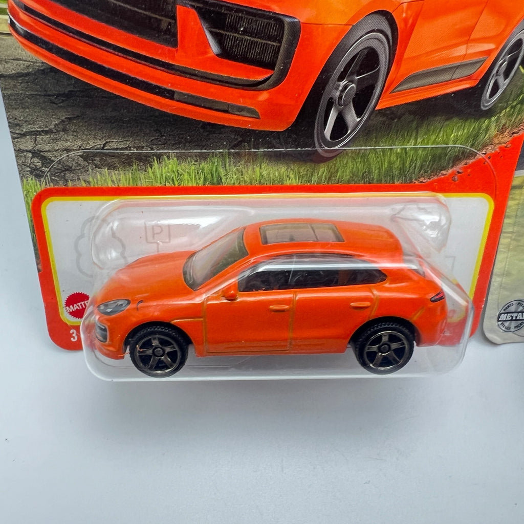 Matchbox Porsche Macan Lot of 2 Orange 2022 11/100 + Blue Macan S 64/125 1:64