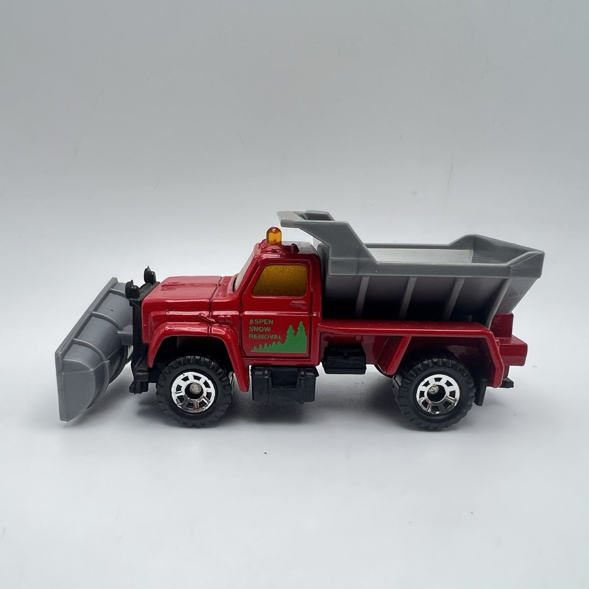 Matchbox 1990 Chevrolet Highway Maintenance Truck Aspen Snow Removal Toy