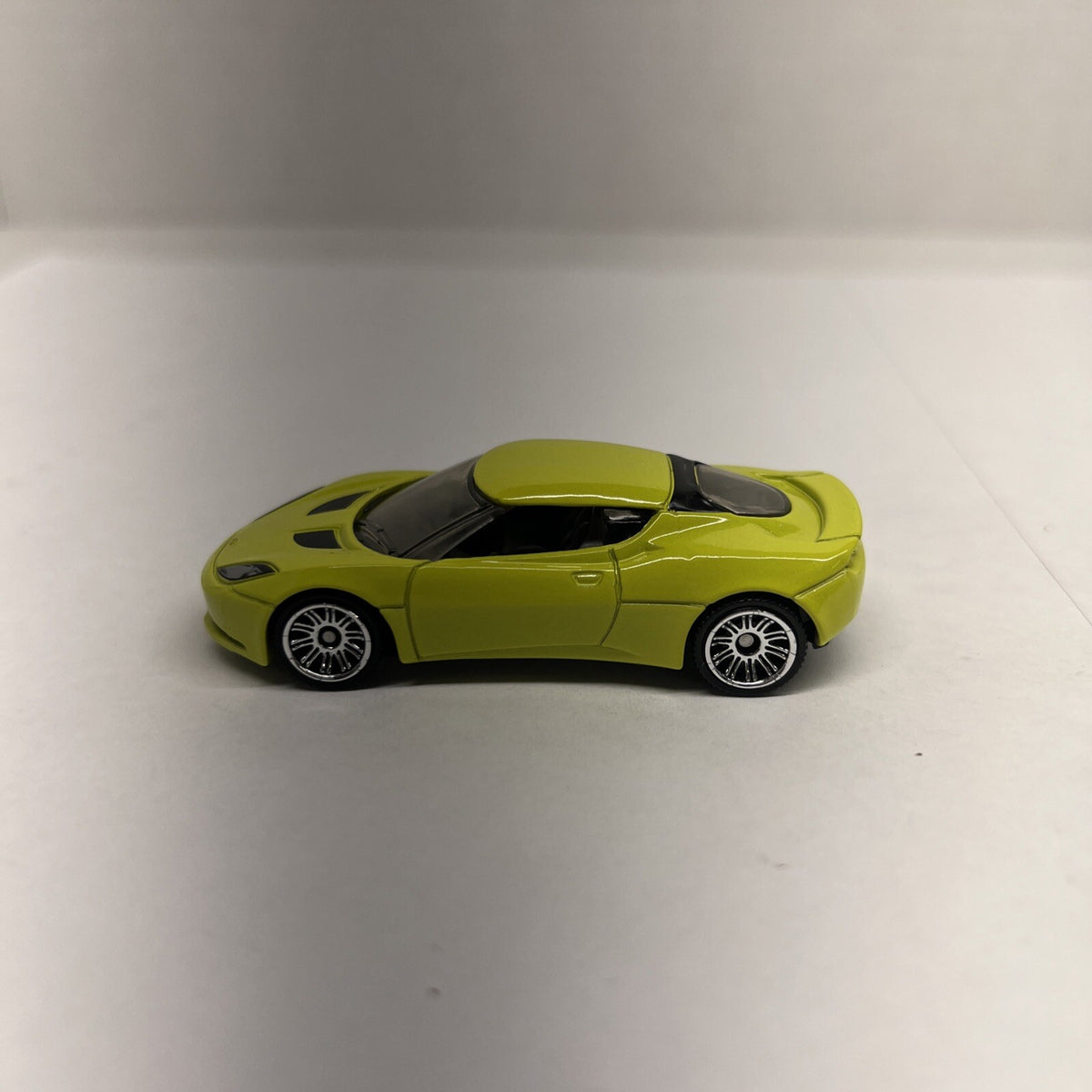 2008 08 Lotus Evora Diecast Scale 1:64 Collectible Model Green Car