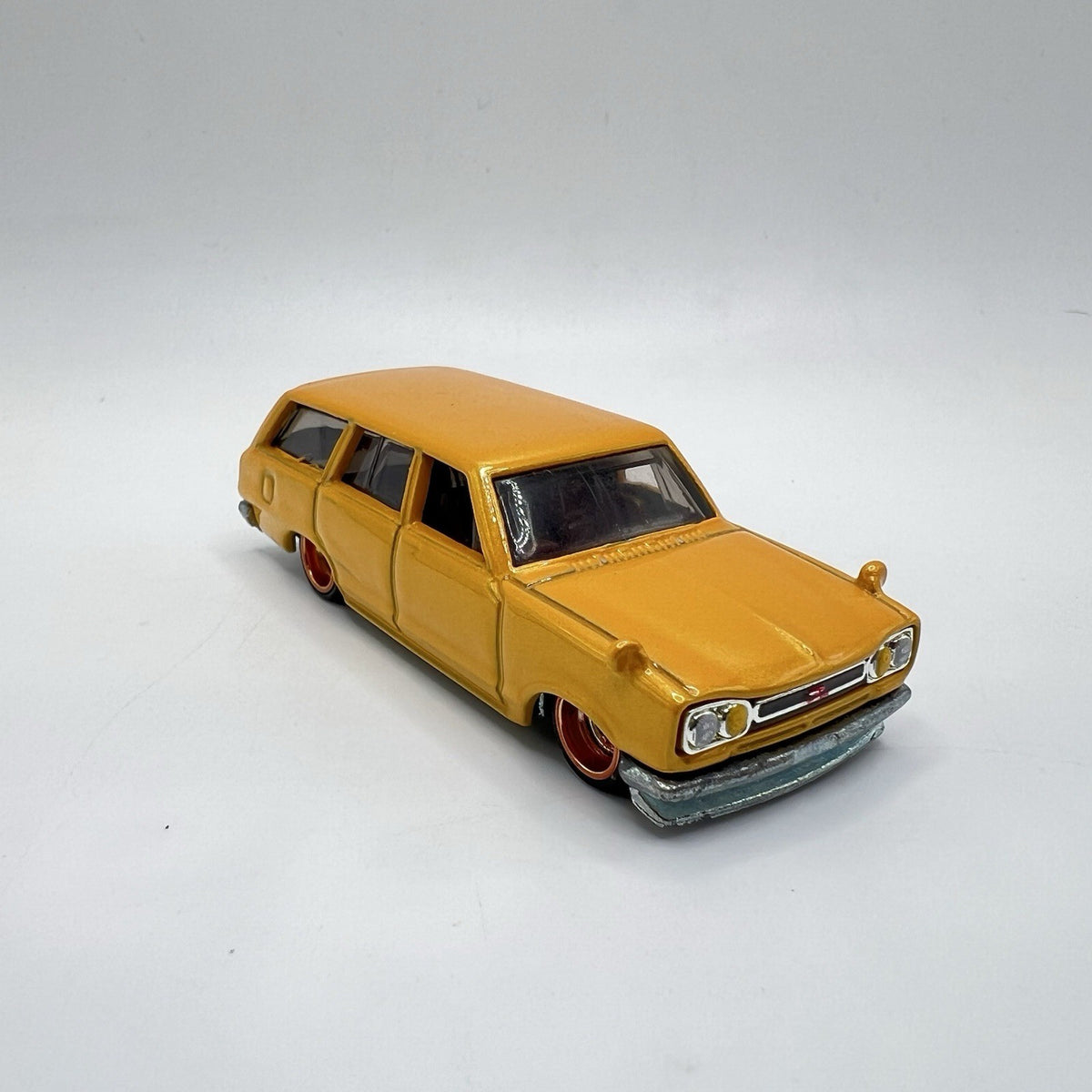 Custom Hot Wheels 69 Nissan Skyline Van With Real Riders