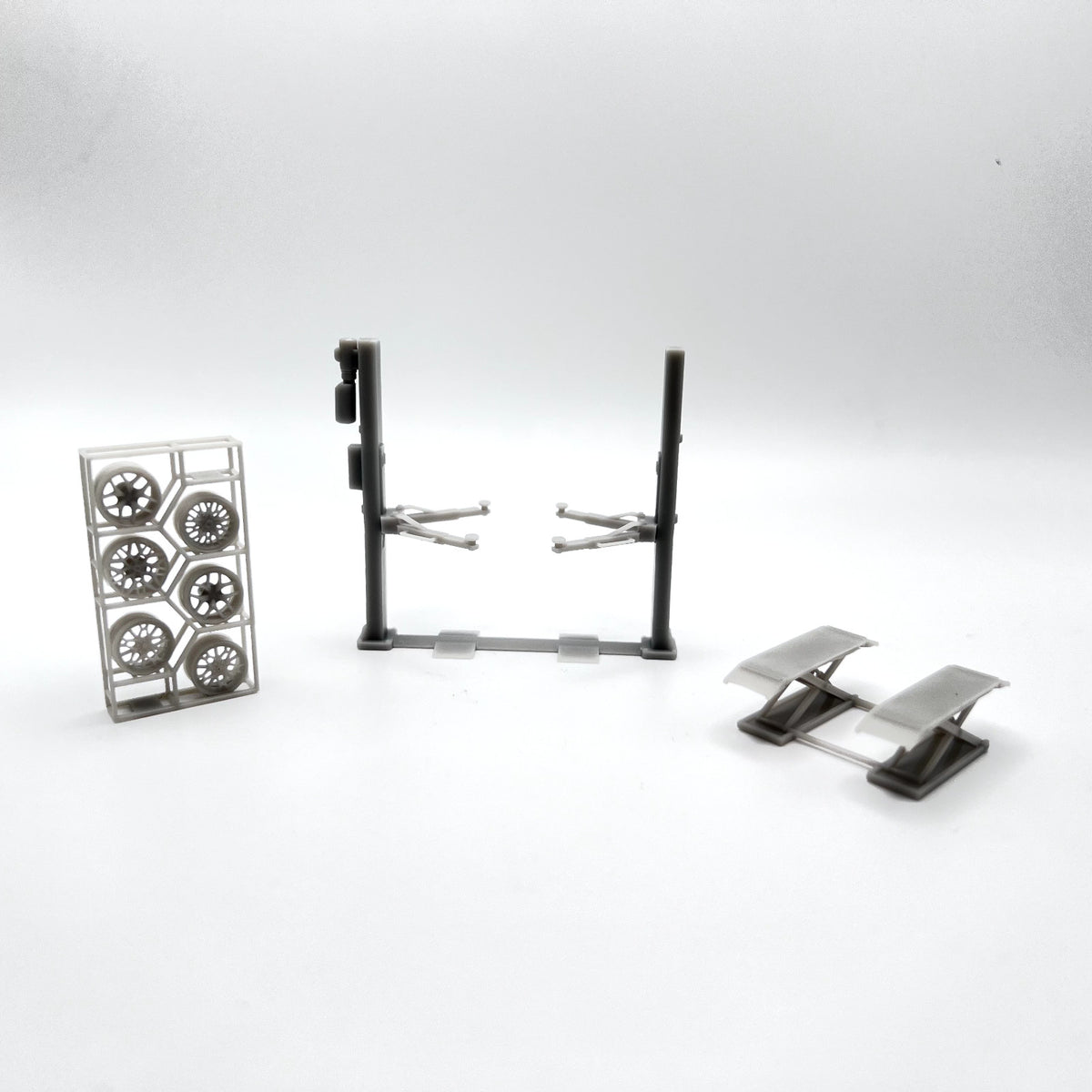 Scale 1:64 Garage Diorama, Rim Rack, 2 Post Lift and Scissor Lift *Hot Wheels*