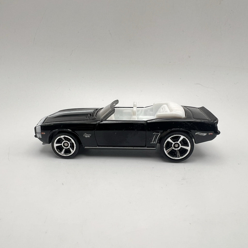 1969 69 Chevy Camaro SS Convertible Collectible 1/64 Scale Diecast Diorama Model
