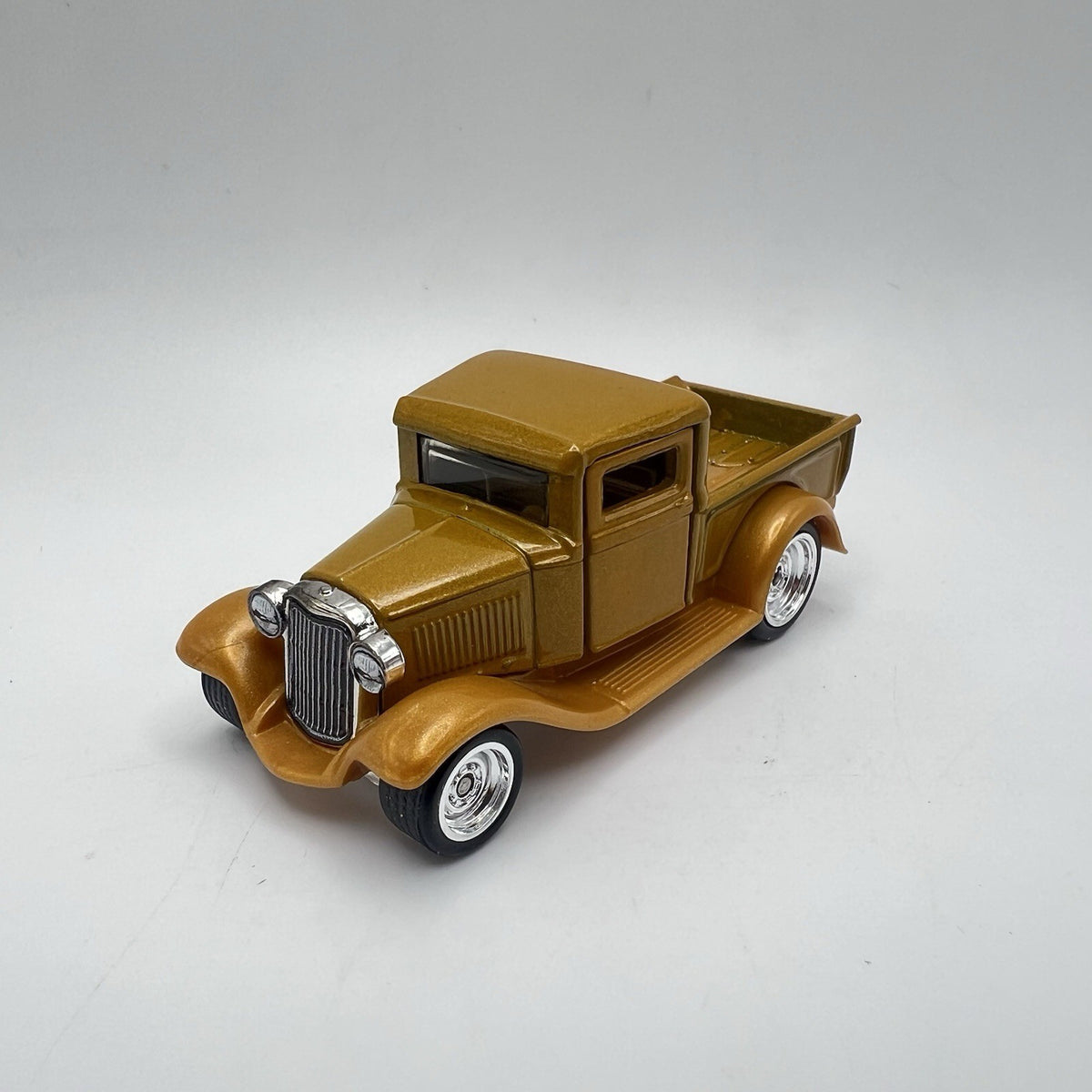 1932 32 Ford Pickup Collectible 1/64 Scale Diecast Diorama Model