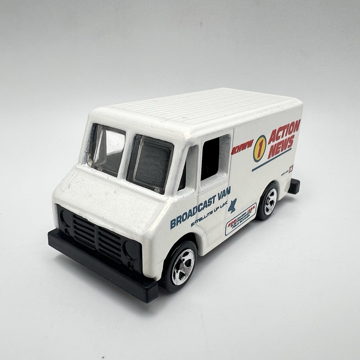 Hot Wheels 1986 KNWW Action News Broadcast Van Truck White Loose Mint
