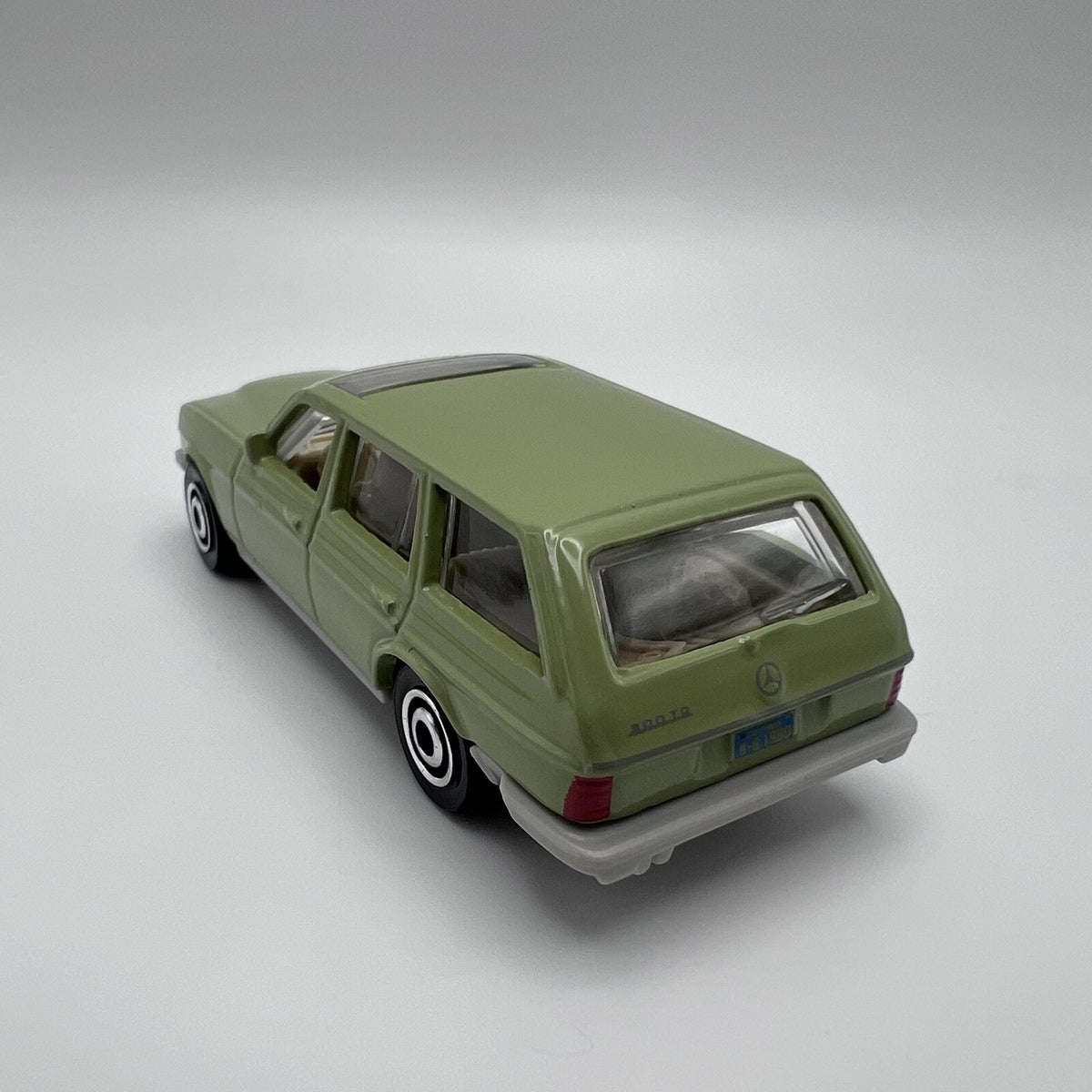 2019 Matchbox #03 MBX Road Trip '80 Mercedes-Benz W123 Wagon Light Green 1:64 NM
