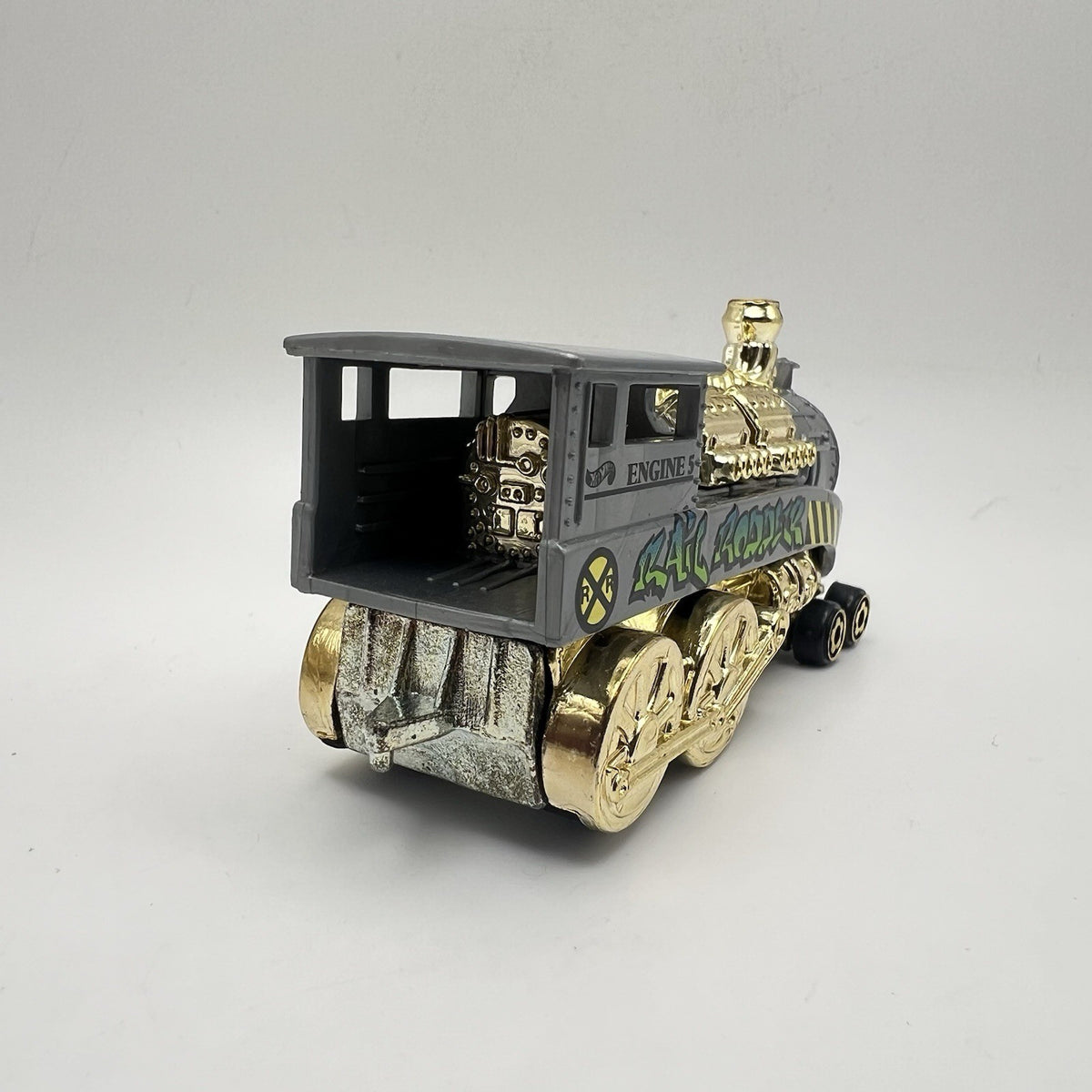 Hot Wheels Rail Rodder Engine 5 Gray Gold Graffiti Steam Train 1/64