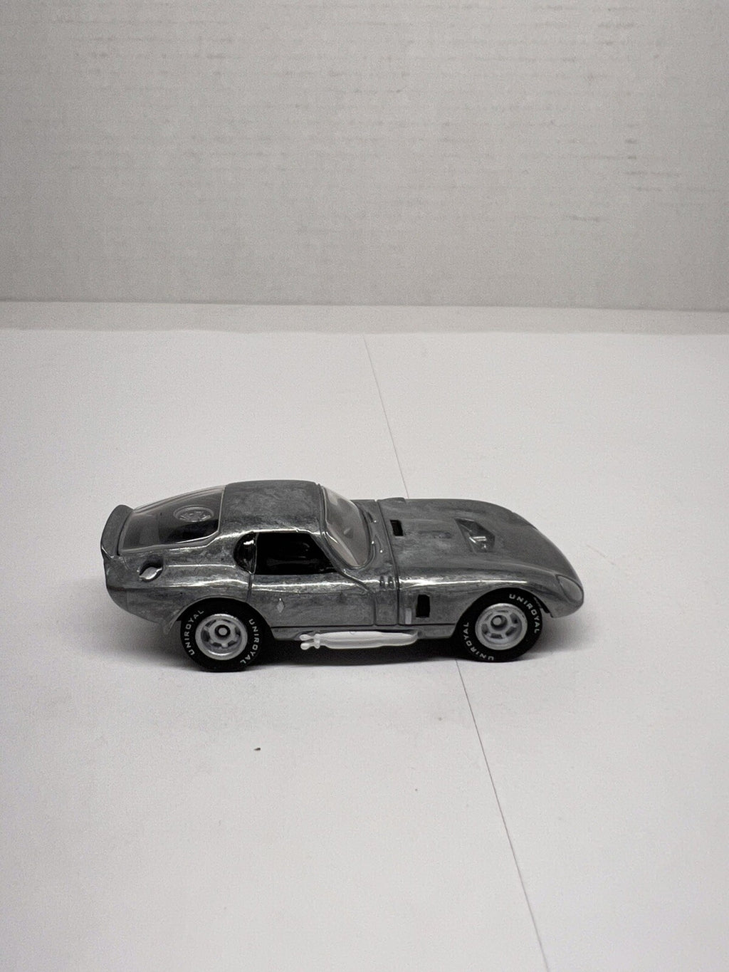 2007 MFG. Johnny Lightning Limited 1965 Shelby Cobra Daytona Classic gold