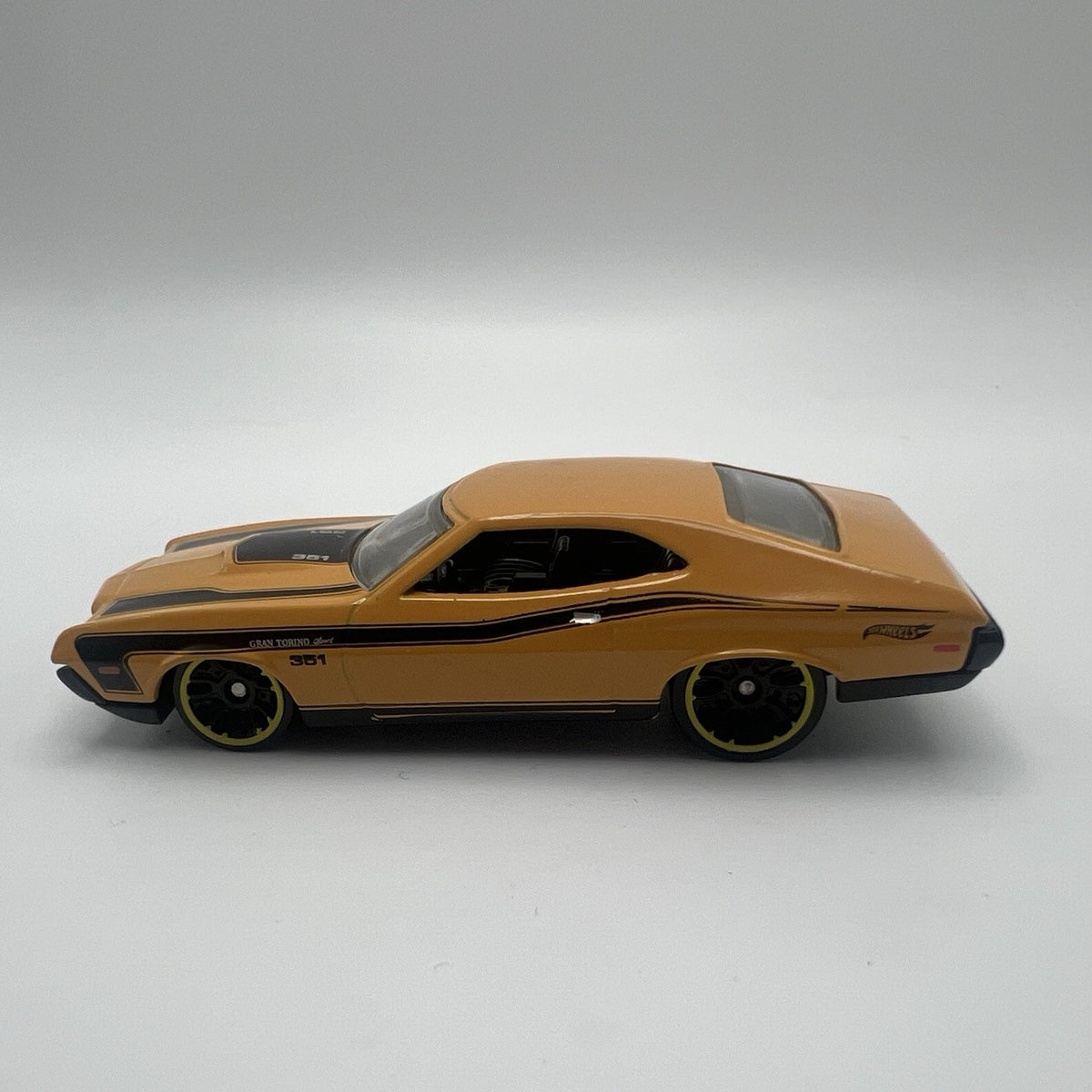 2010 Hot Wheels Muscle Mania '72 Ford Gran Torino Sport 1:64 Diecast