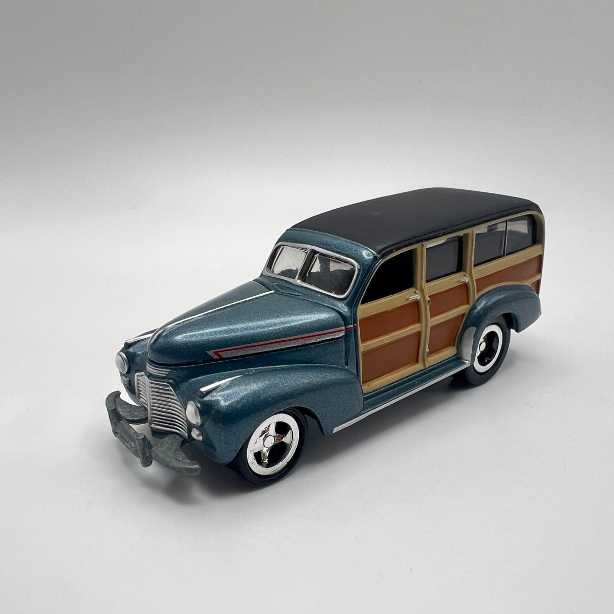 Johnny Lightning 1941 Chevrolet Special Deluxe Woody Blue LOOSE 1/64