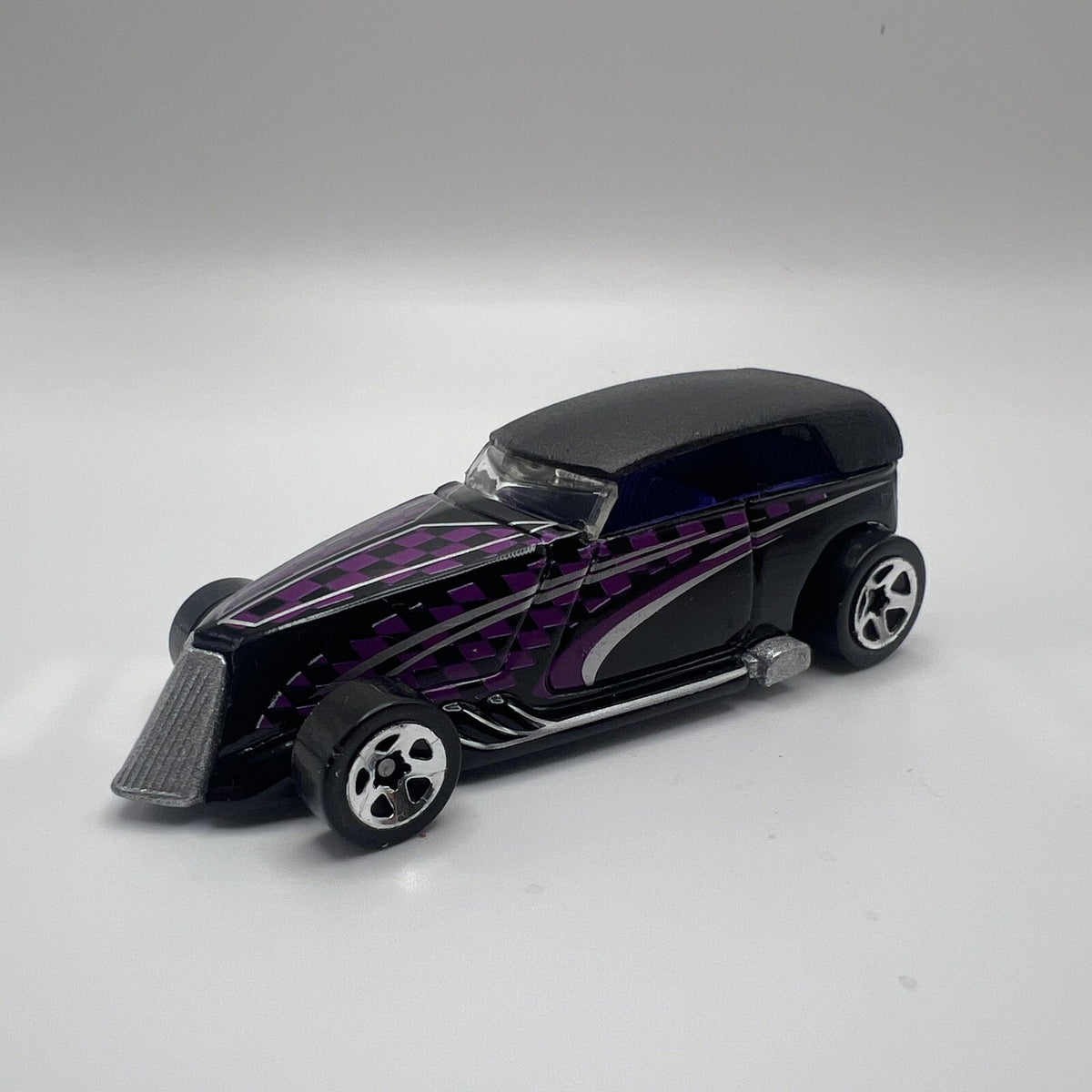 Hot Wheels  2000-164  Phaeton  Black / Purple 1:64 scale - Loose