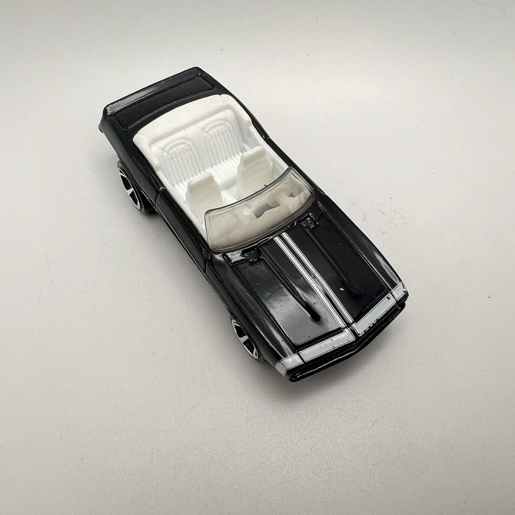 1969 69 Chevy Camaro SS Convertible Collectible 1/64 Scale Diecast Diorama Model