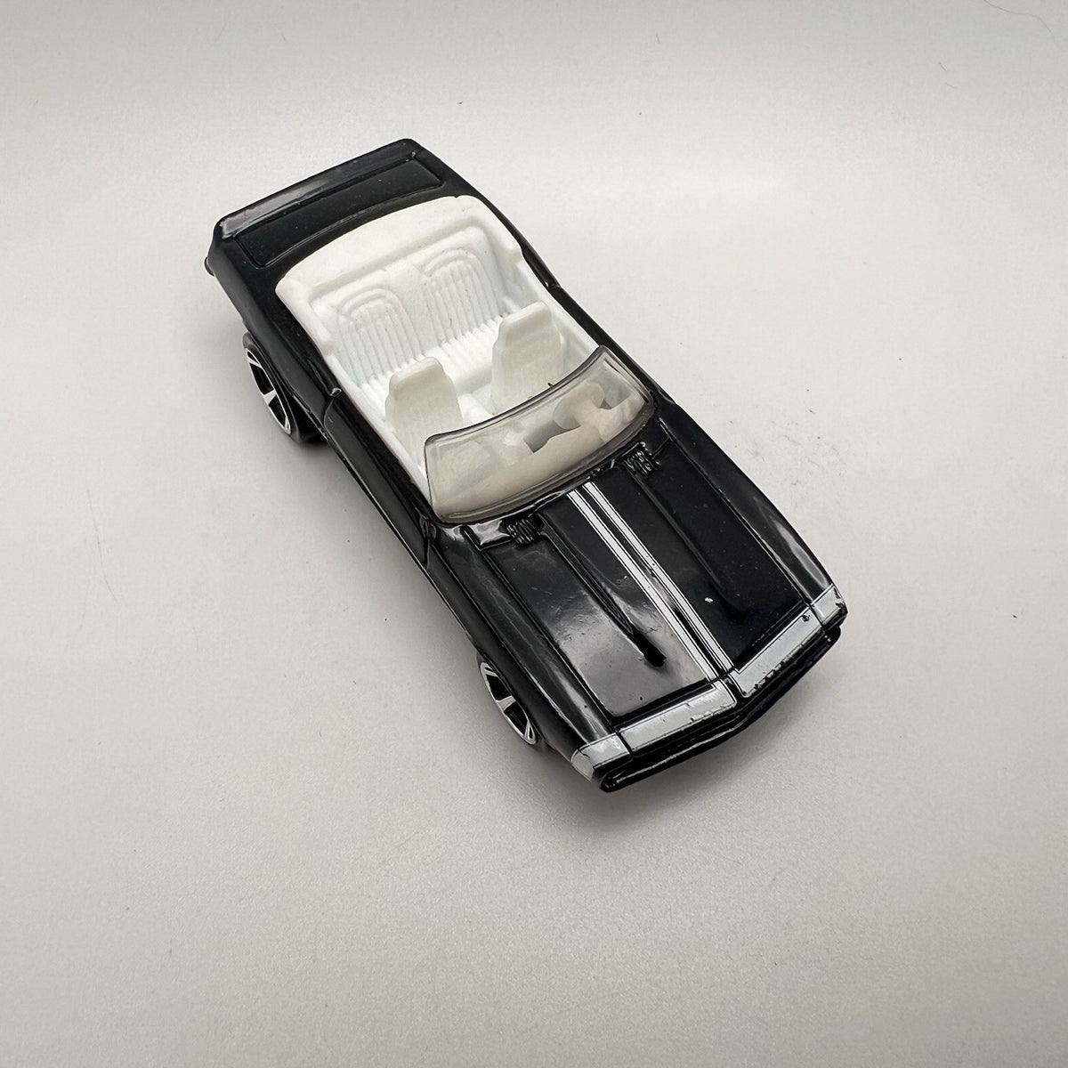 1969 69 Chevy Camaro SS Convertible Collectible 1/64 Scale Diecast Diorama Model