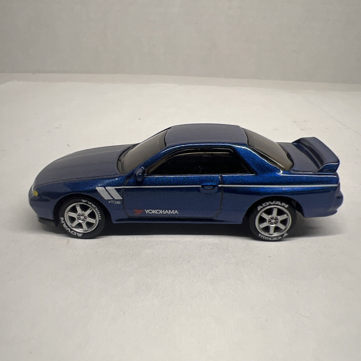 Hot Wheels Nissan Skyline GT-R R32 Dark Blue With Real Riders
