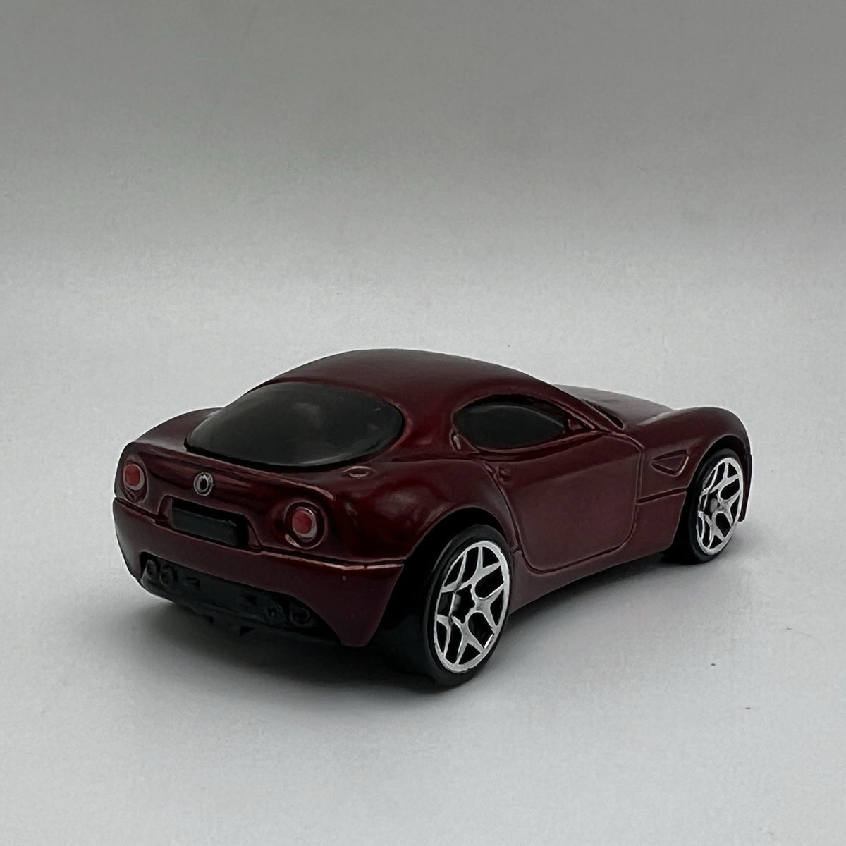 HOT WHEELS ALFA ROMEO 8C COMPETIZONE RED METALLIC 2013 Loose