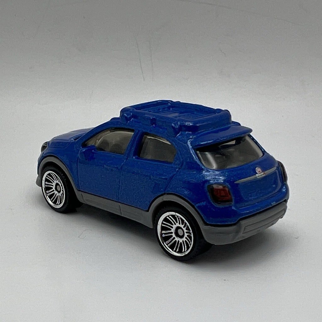 2016 16 Fiat 500X Collectible 1/64 Scale Diecast Diorama Model
