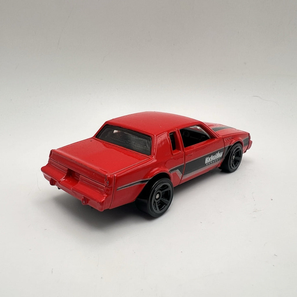 1987 87 Buick Regal GNX Collectible 1/64 Scale Diecast Diorama Model